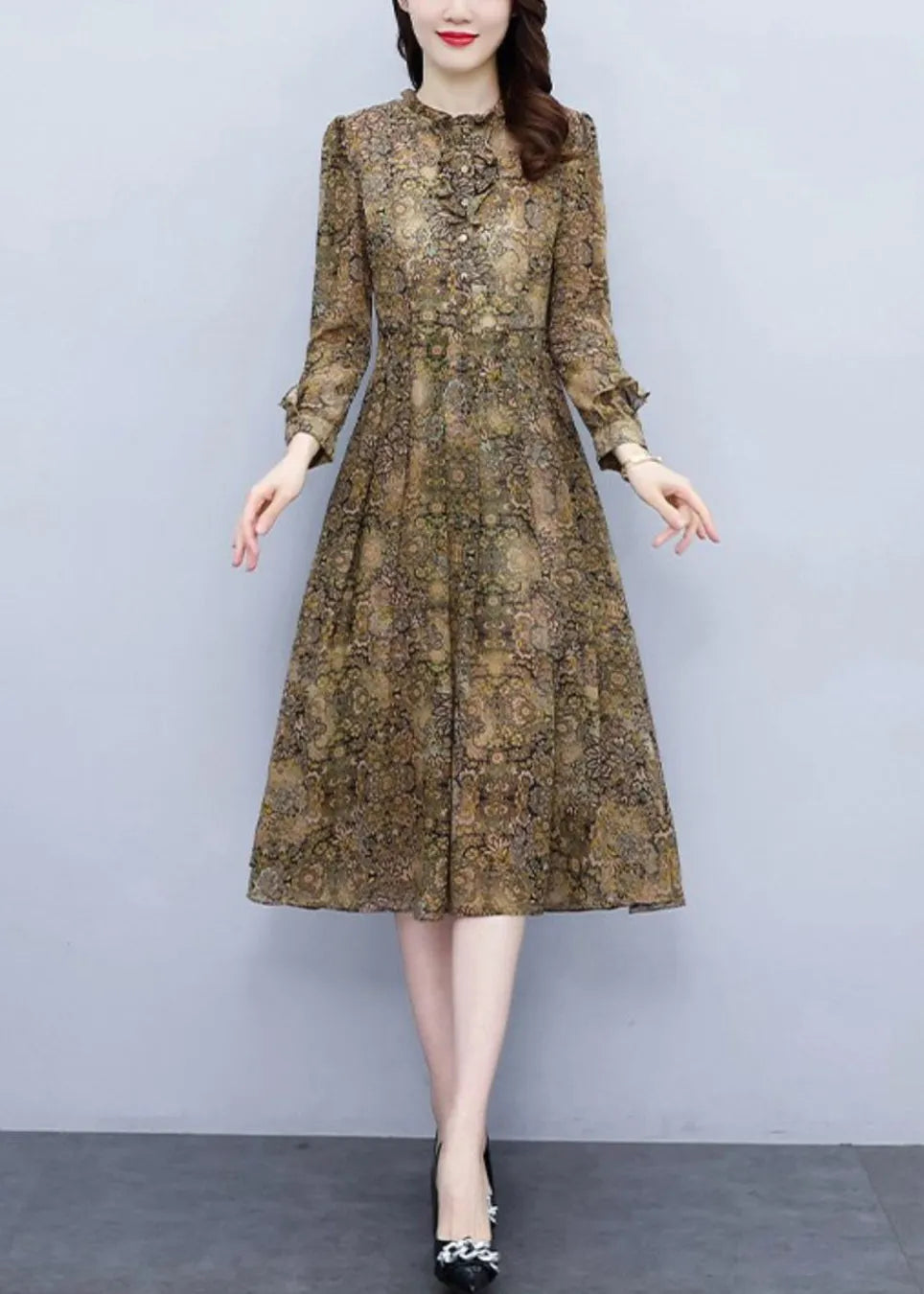 Beautifully Finished Dress in a Timeless Design