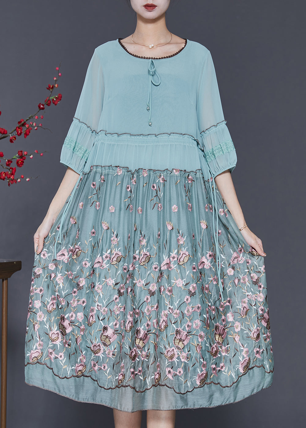 Beautifully Finished Dress in a Timeless Design