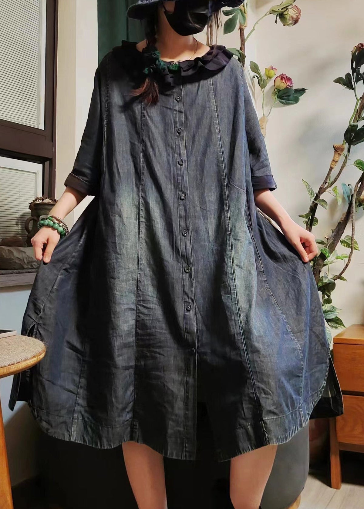 Beautifully Finished Dress in a Timeless Design