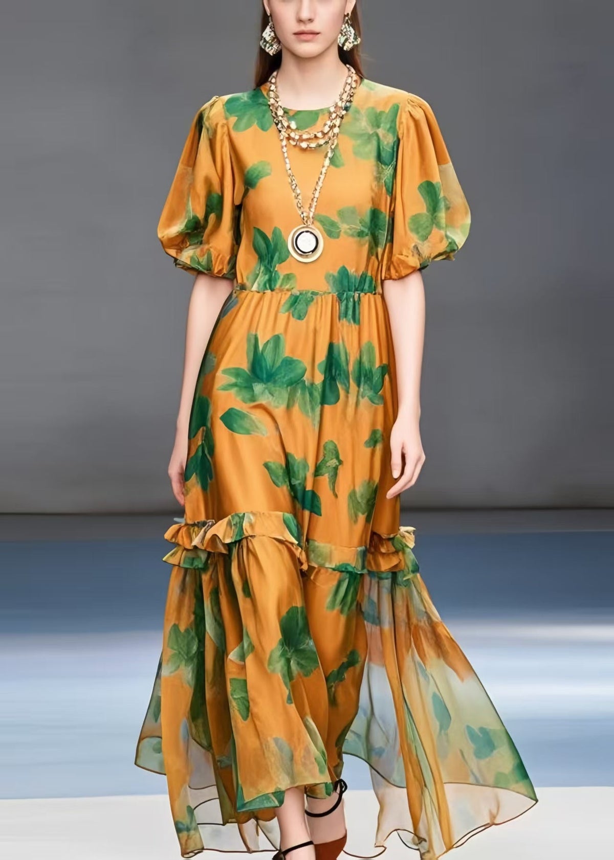 Beautifully Finished Dress in a Timeless Design