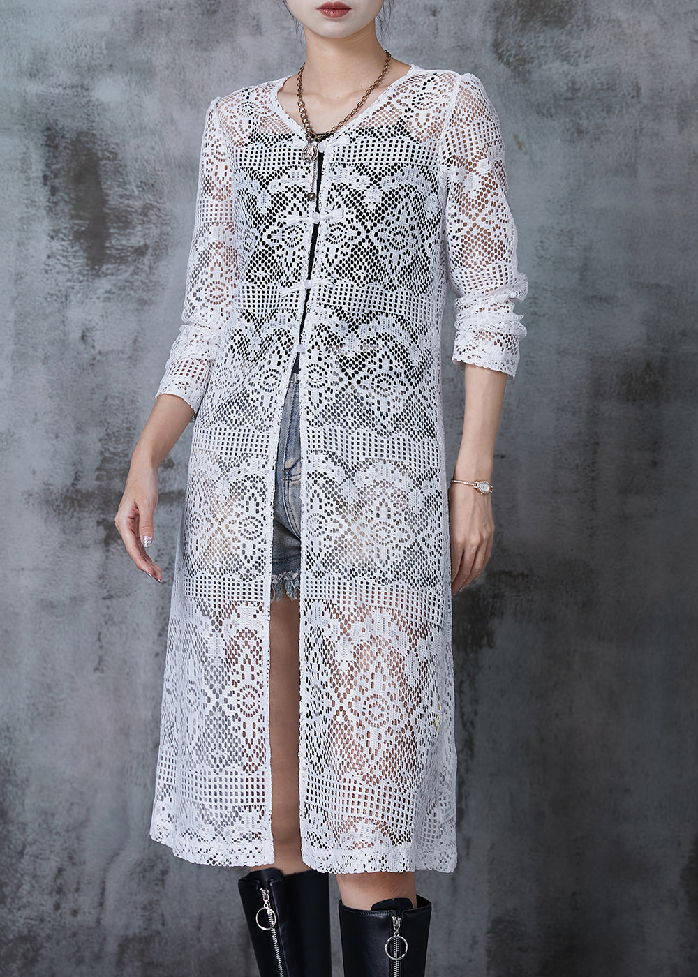 Well Tailored Top with a Graceful Silhouette