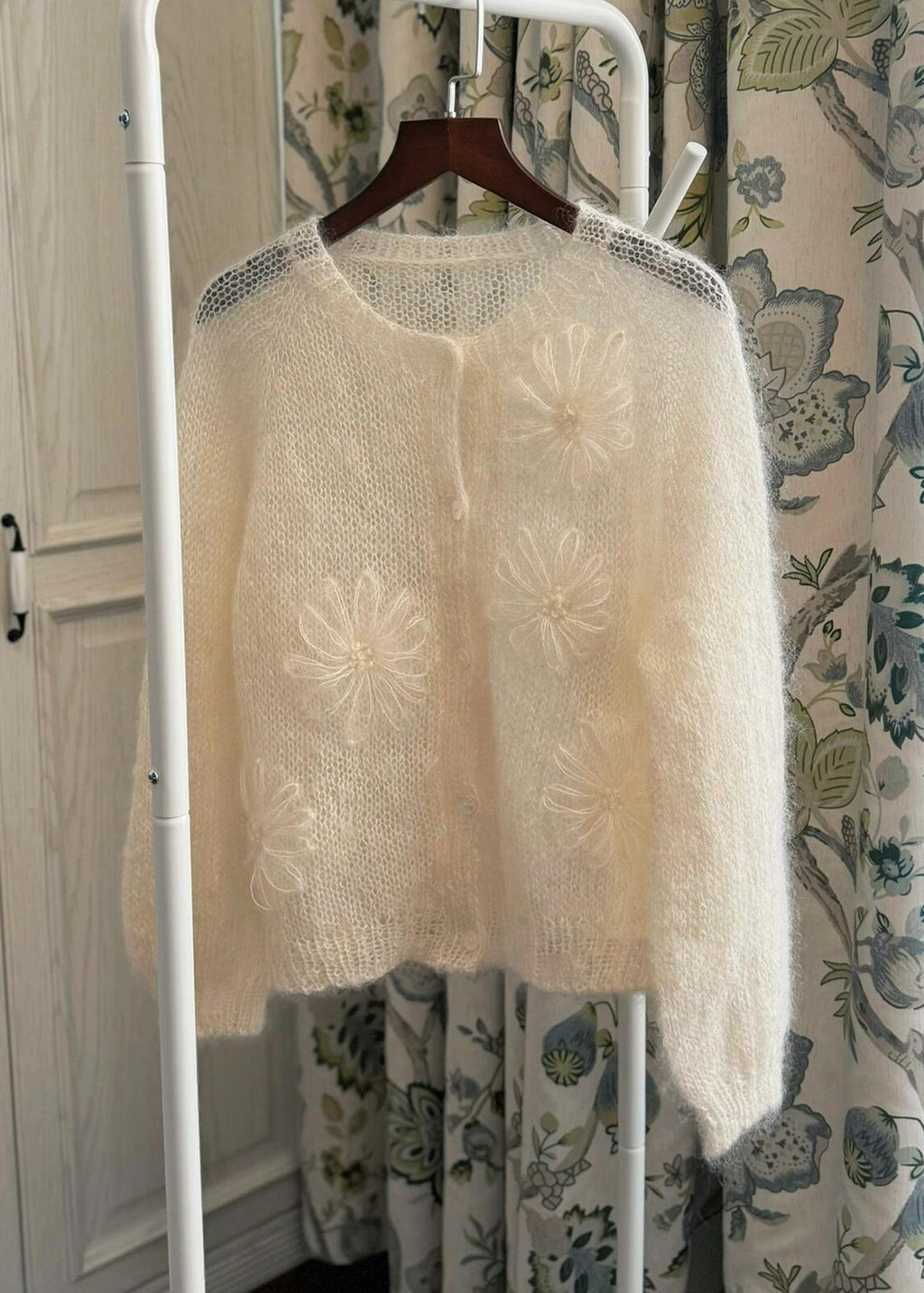 Elegantly Styled Cardigan for Everyday Wear