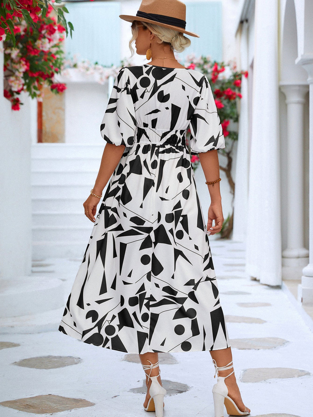 Well Tailored Dress with a Graceful Silhouette