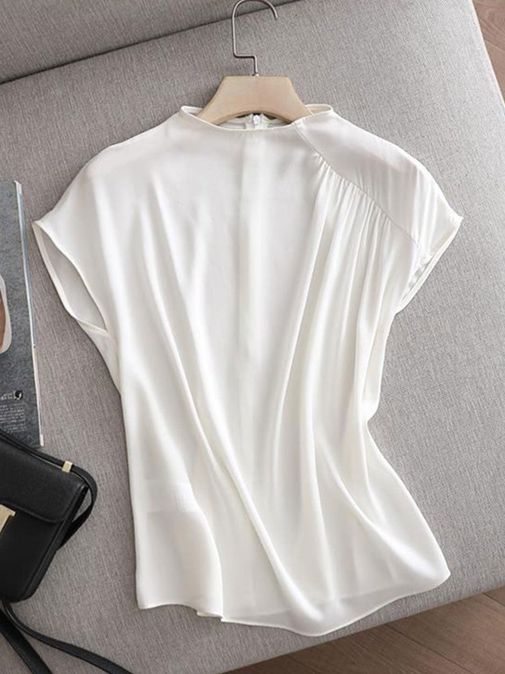 Well Tailored Top with a Graceful Silhouette