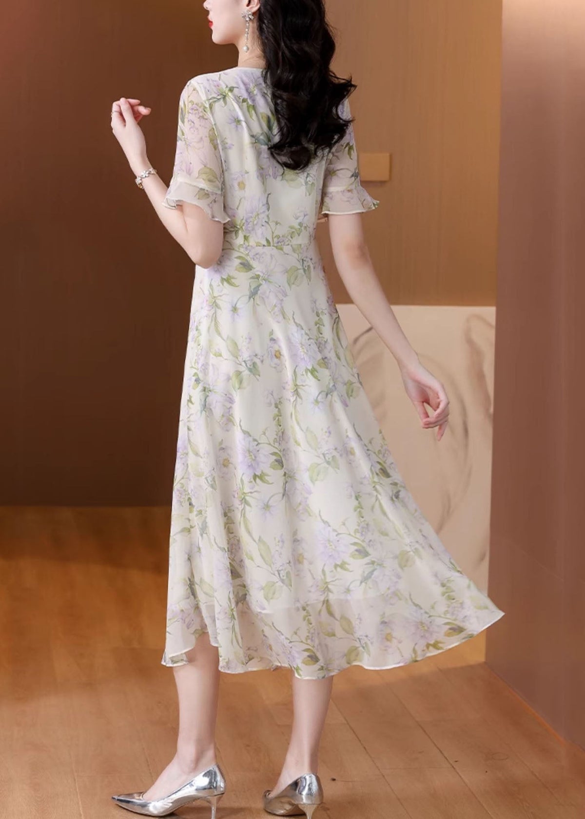 Classic Vintage Dress with a Flattering Fit
