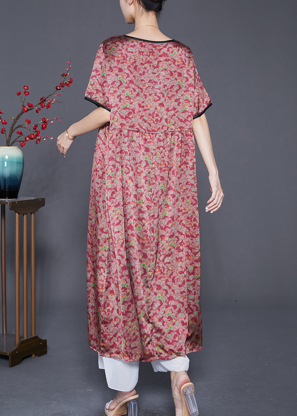 Beautifully Finished Dress in a Timeless Design