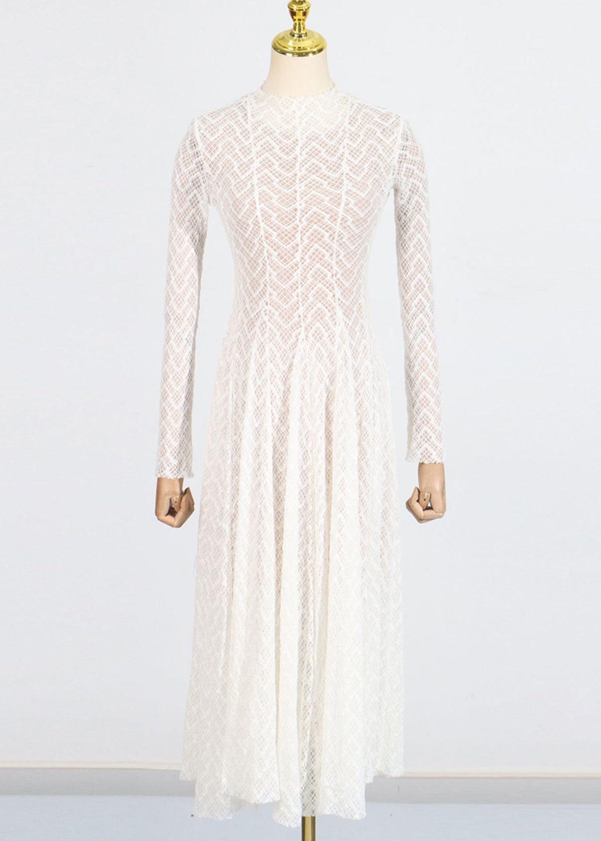 Beautifully Finished Dress in a Timeless Design
