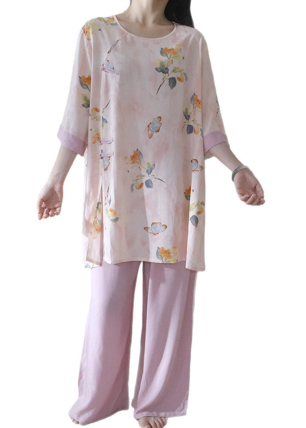 Casually Elegant Garment with a Refined Edge