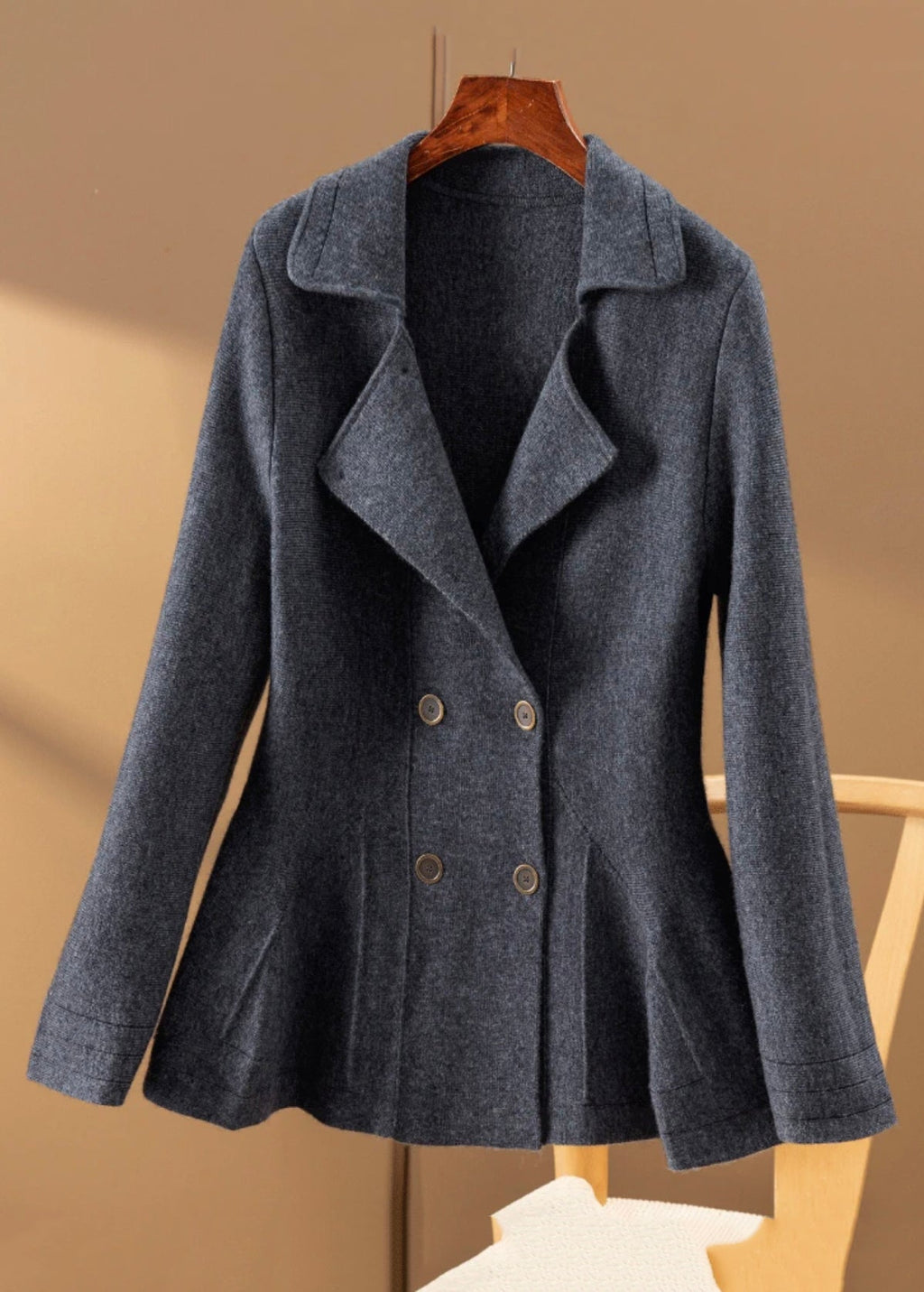 Effortlessly Elegant Coat with a Timeless Design