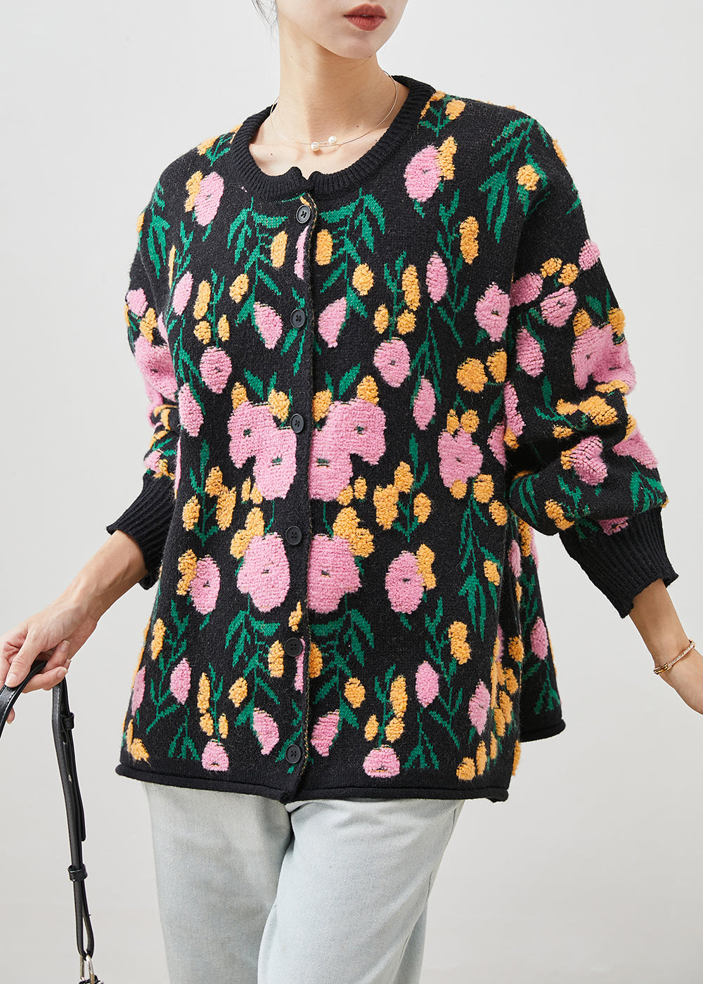 Well Tailored Cardigan with a Graceful Silhouette