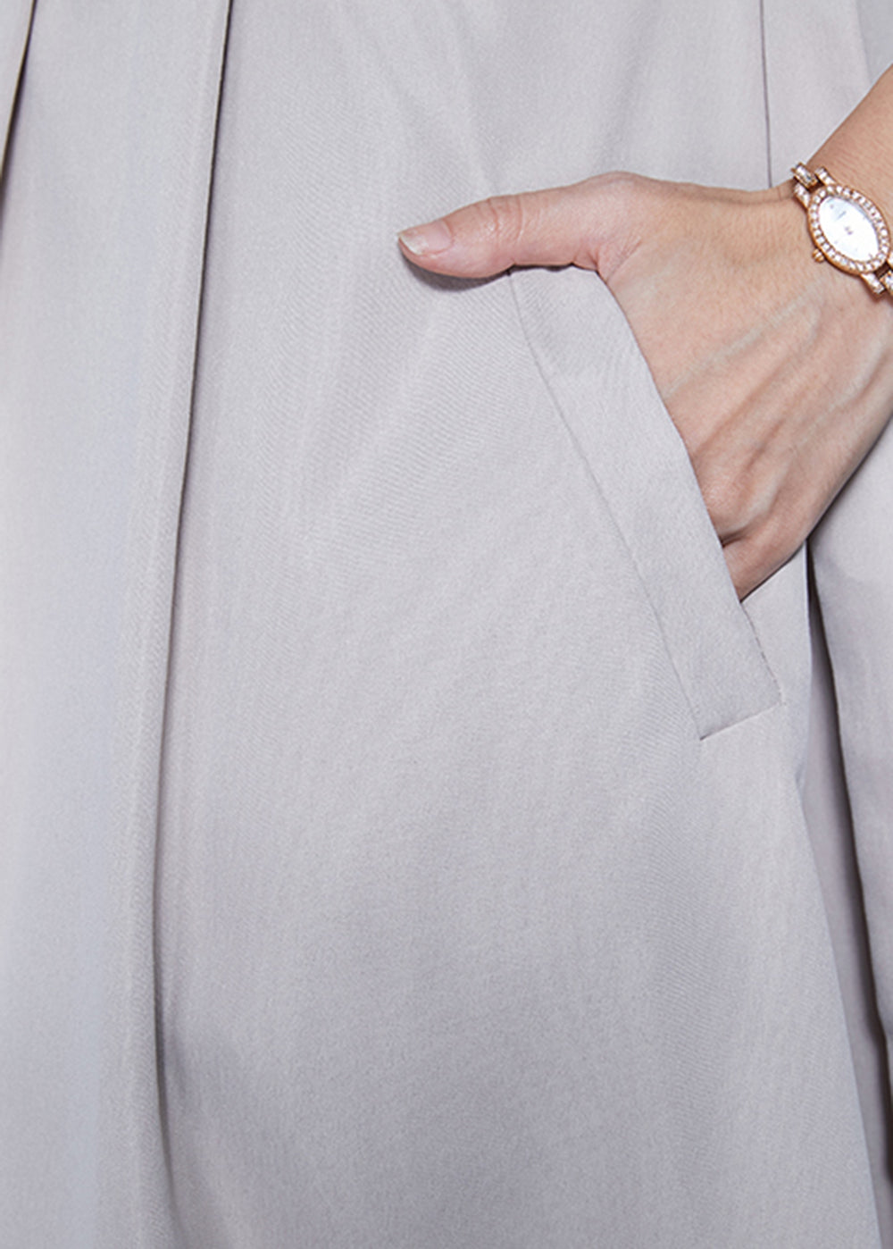 Well Tailored Dress with a Graceful Silhouette