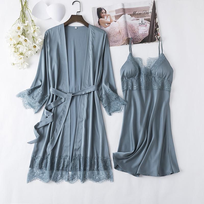 Finely Styled Garment with a Classic Vintage Look