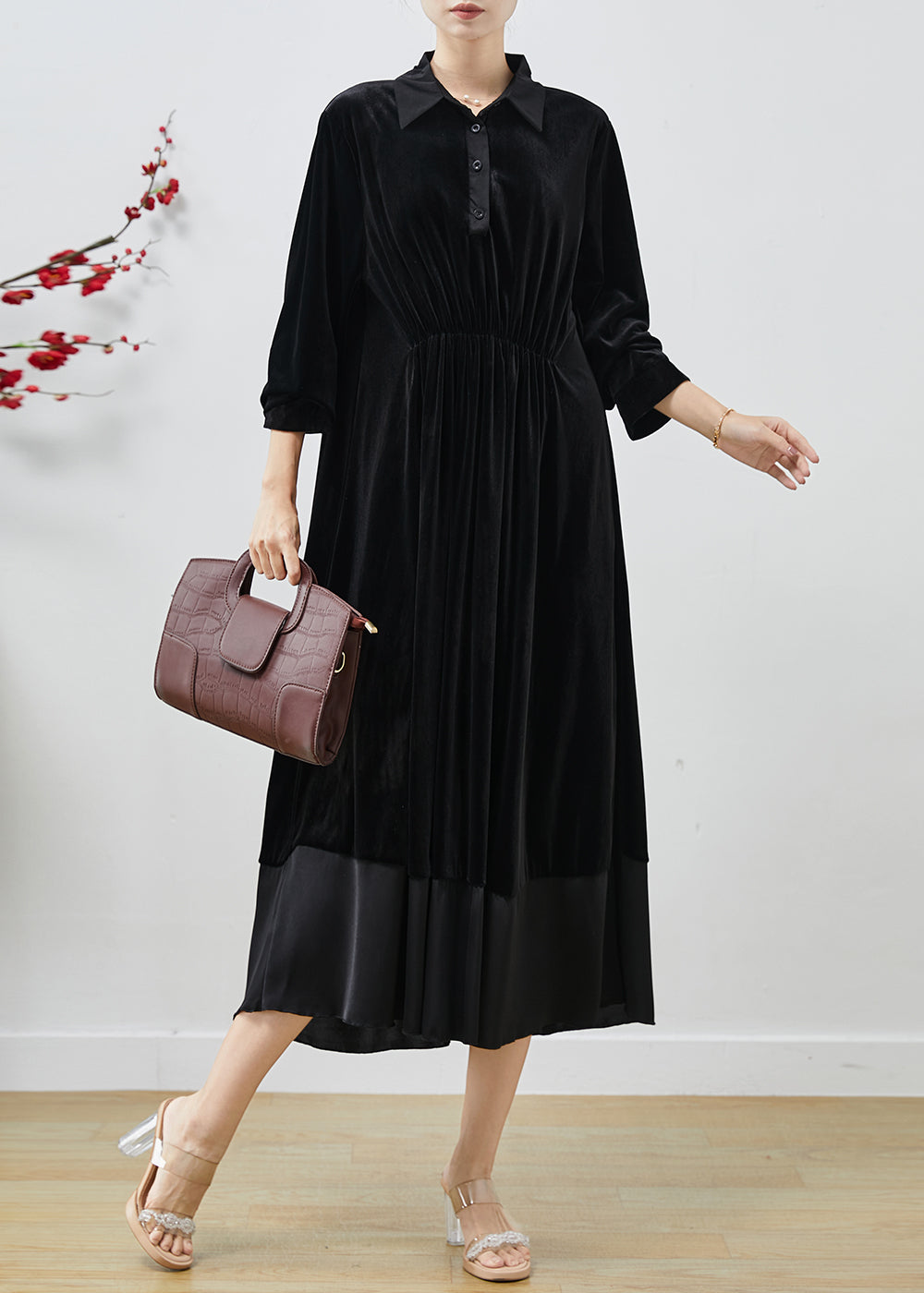 Beautifully Finished Dress in a Timeless Design