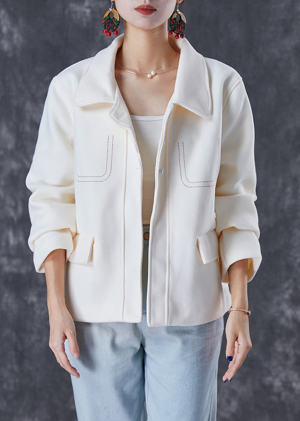 Well Tailored Coat with a Graceful Silhouette