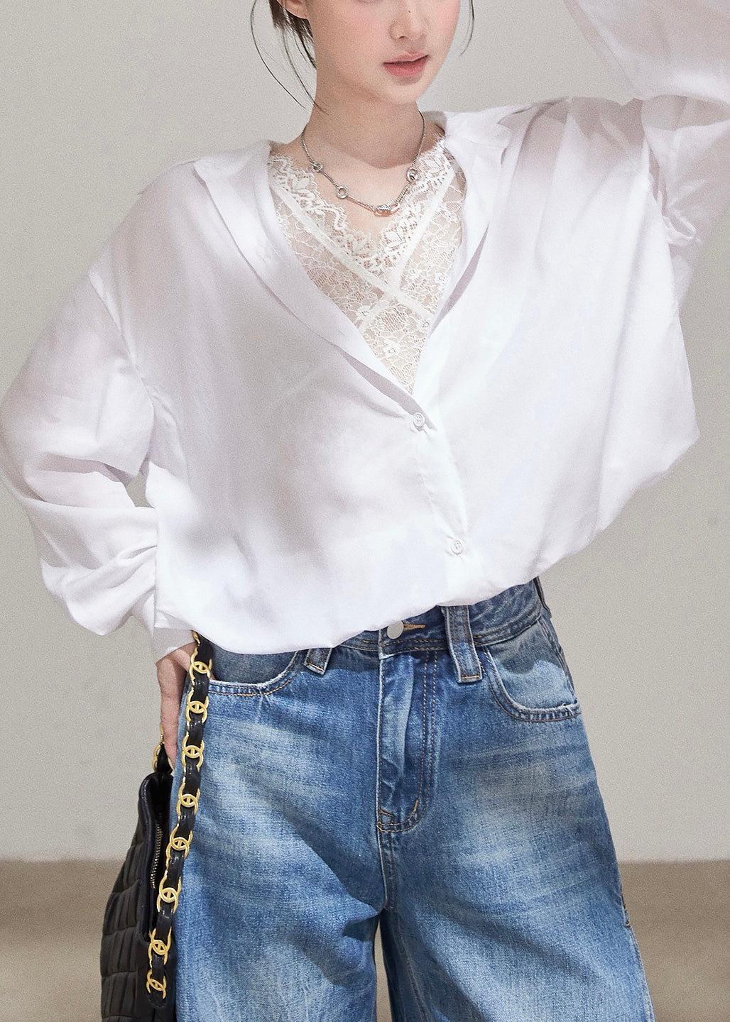 Well Tailored Blouse with a Graceful Silhouette