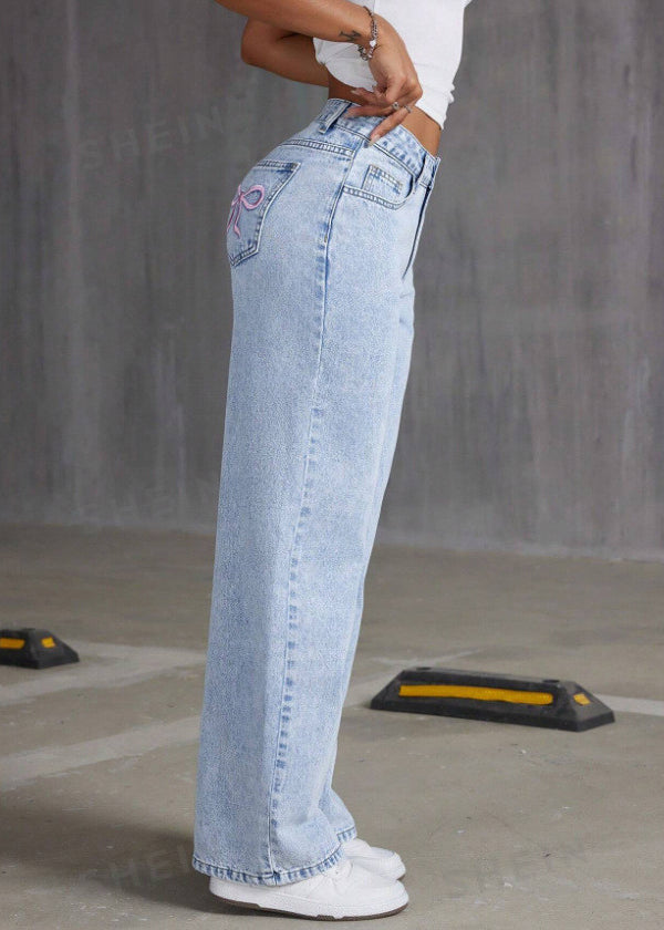 Effortlessly Elegant Pants with a Timeless Design