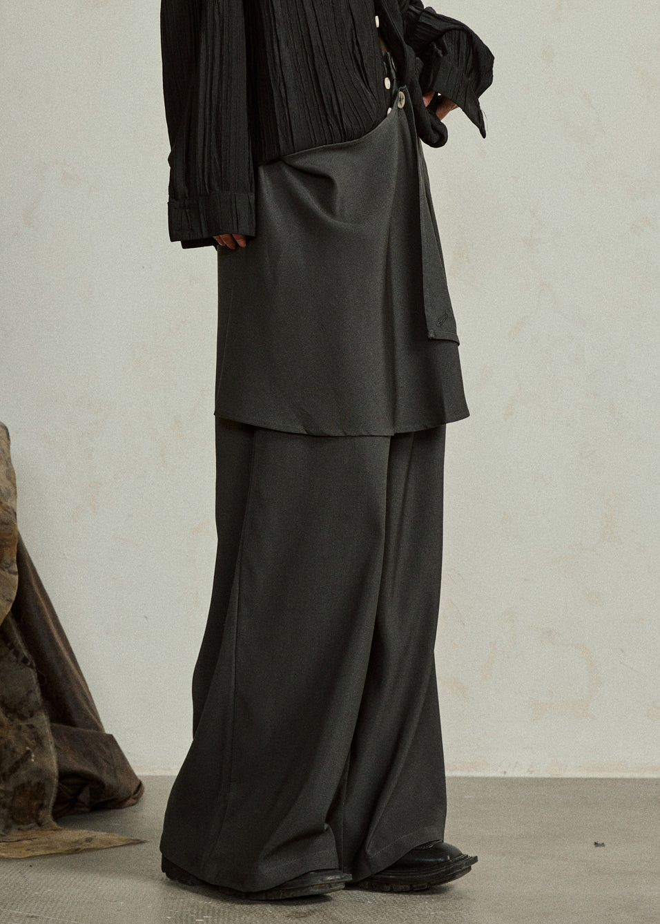 Well Tailored Pants with a Graceful Silhouette
