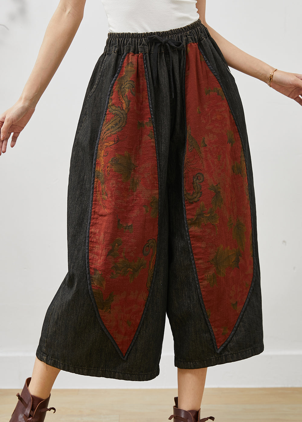 Effortlessly Elegant Pants with a Timeless Design