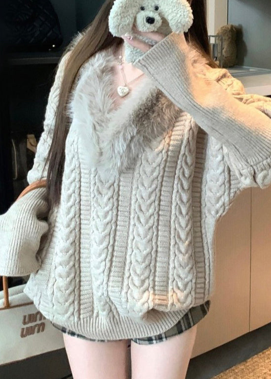 Effortlessly Elegant Sweater with a Timeless Design