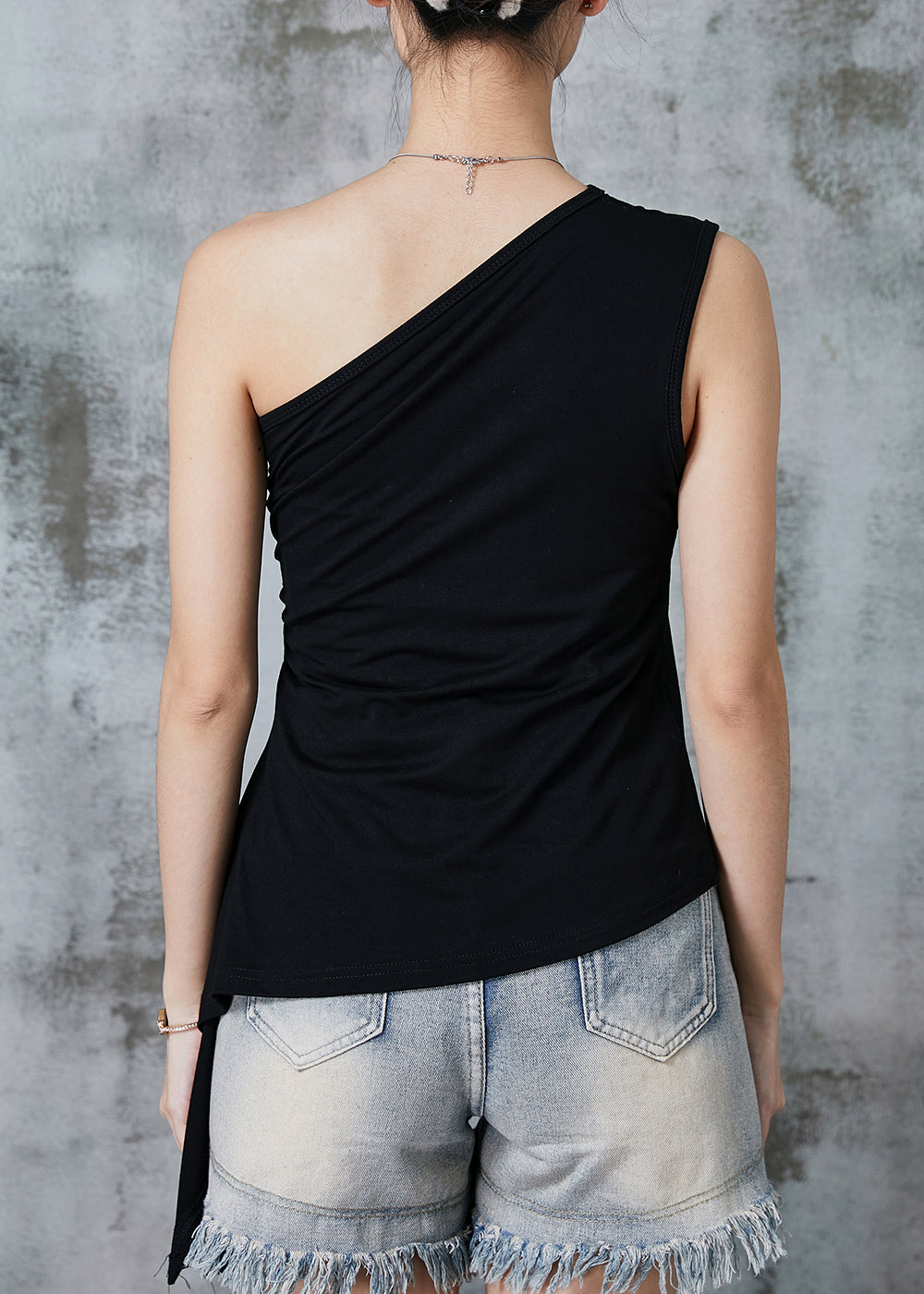 Effortlessly Elegant Top with a Timeless Design