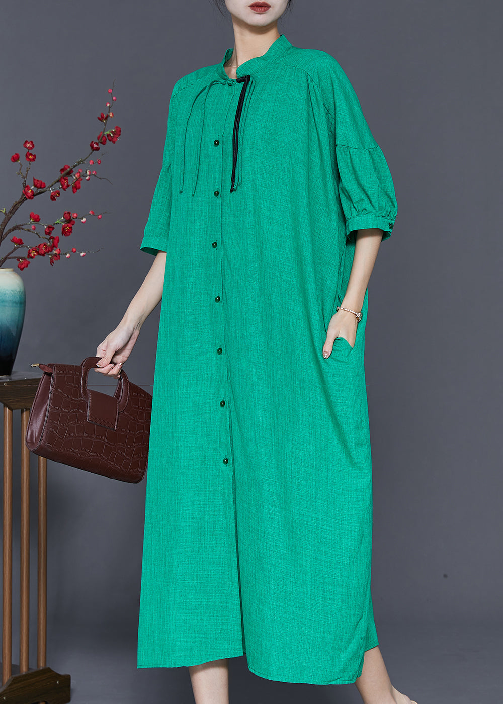 Beautifully Finished Dress in a Timeless Design