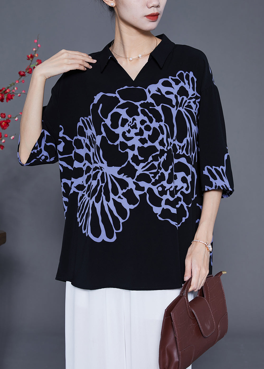 Well Tailored Blouse with a Graceful Silhouette