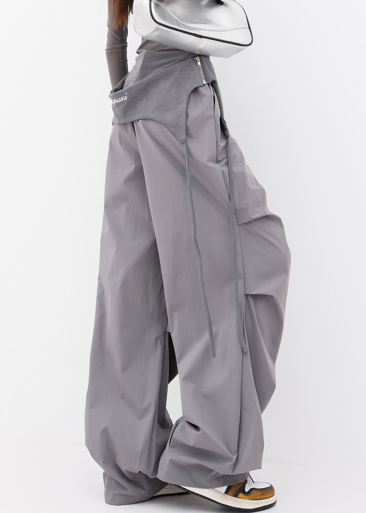 Well Tailored Pants with a Graceful Silhouette