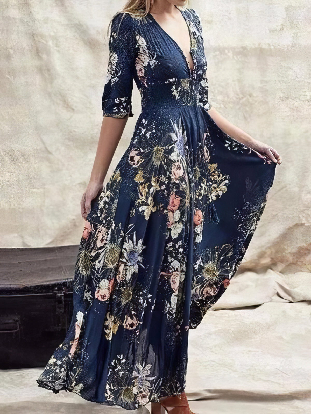 Beautifully Finished Dress in a Timeless Design