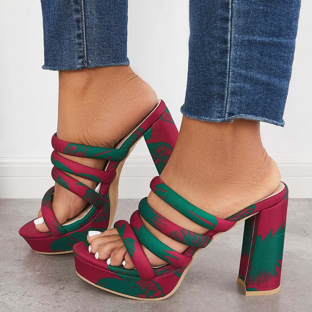 Graceful Orthopedic Sandals for Modern Look