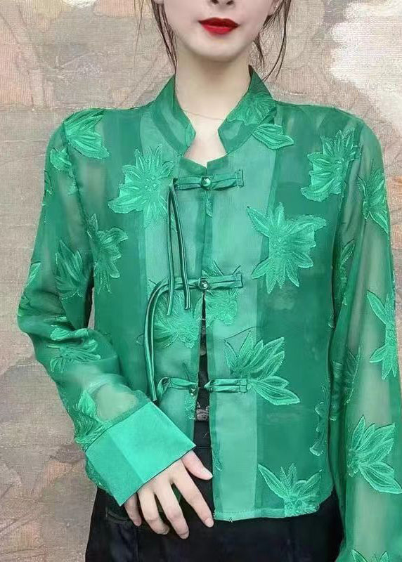 Classic Vintage Blouse with a Flattering Fit