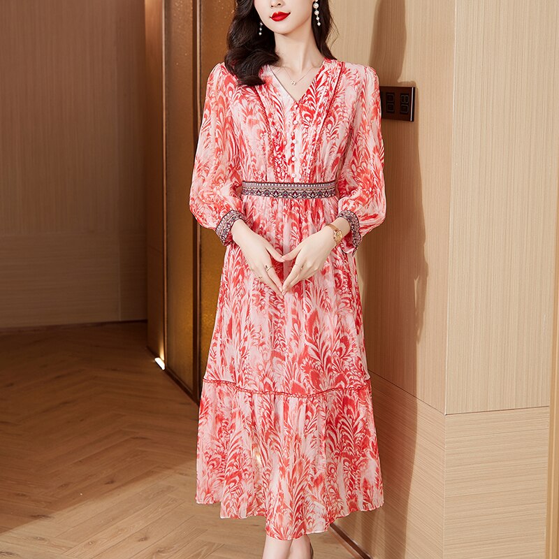 Beautifully Finished Dress in a Timeless Design