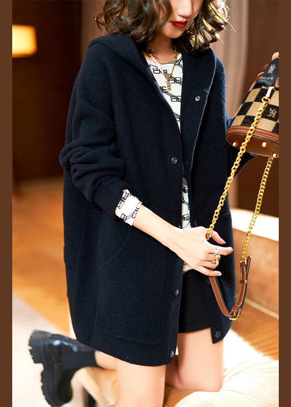 Effortlessly Elegant Coat with a Timeless Design