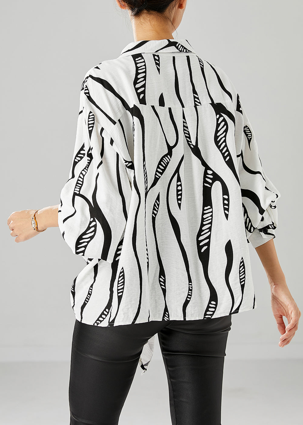 Beautifully Crafted Blouse in a Classic Style