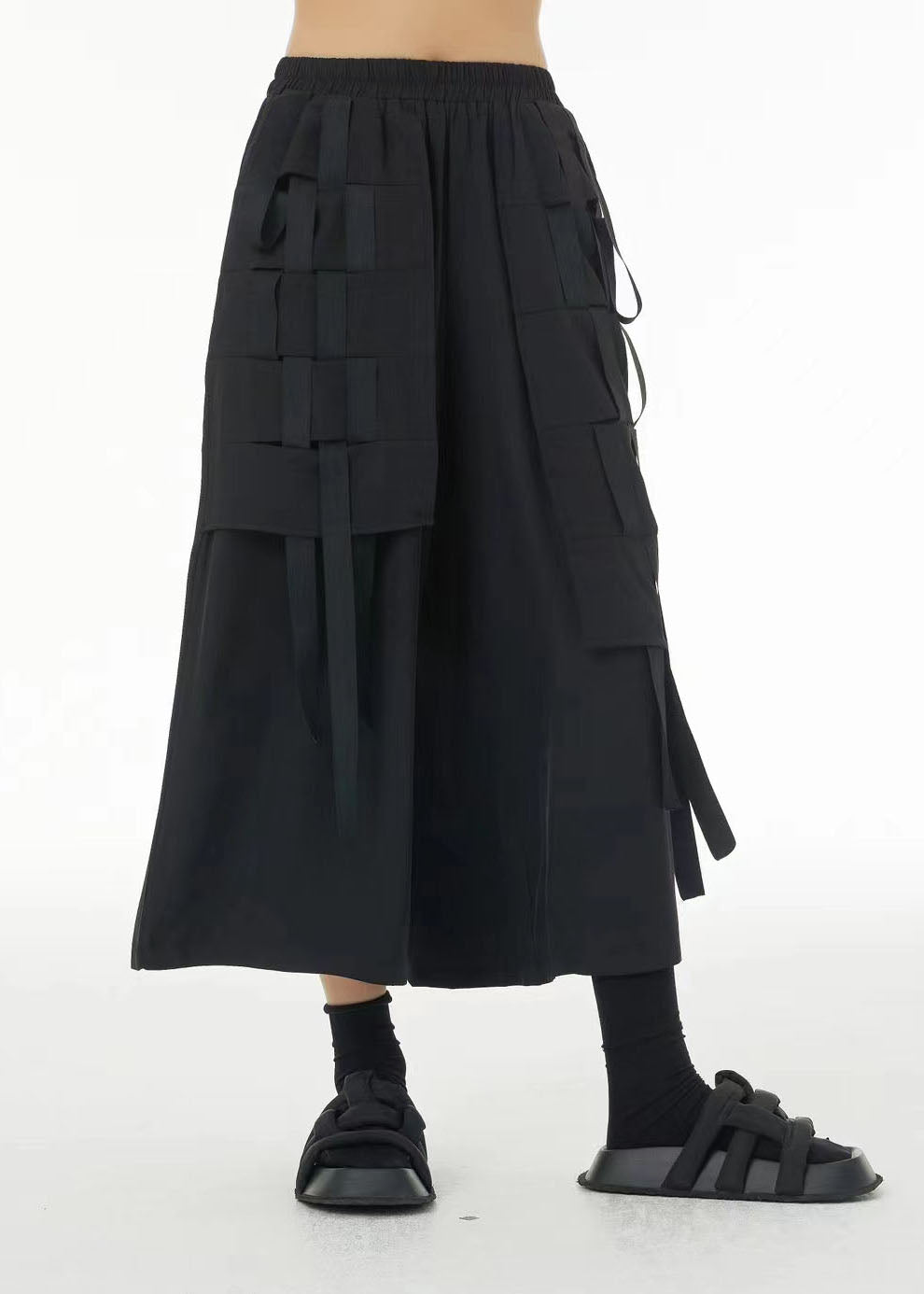 Well Tailored Pants with a Graceful Silhouette