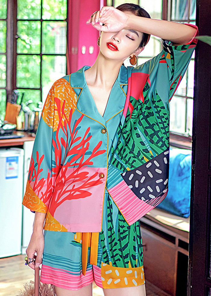 Casually Elegant Garment with a Refined Edge