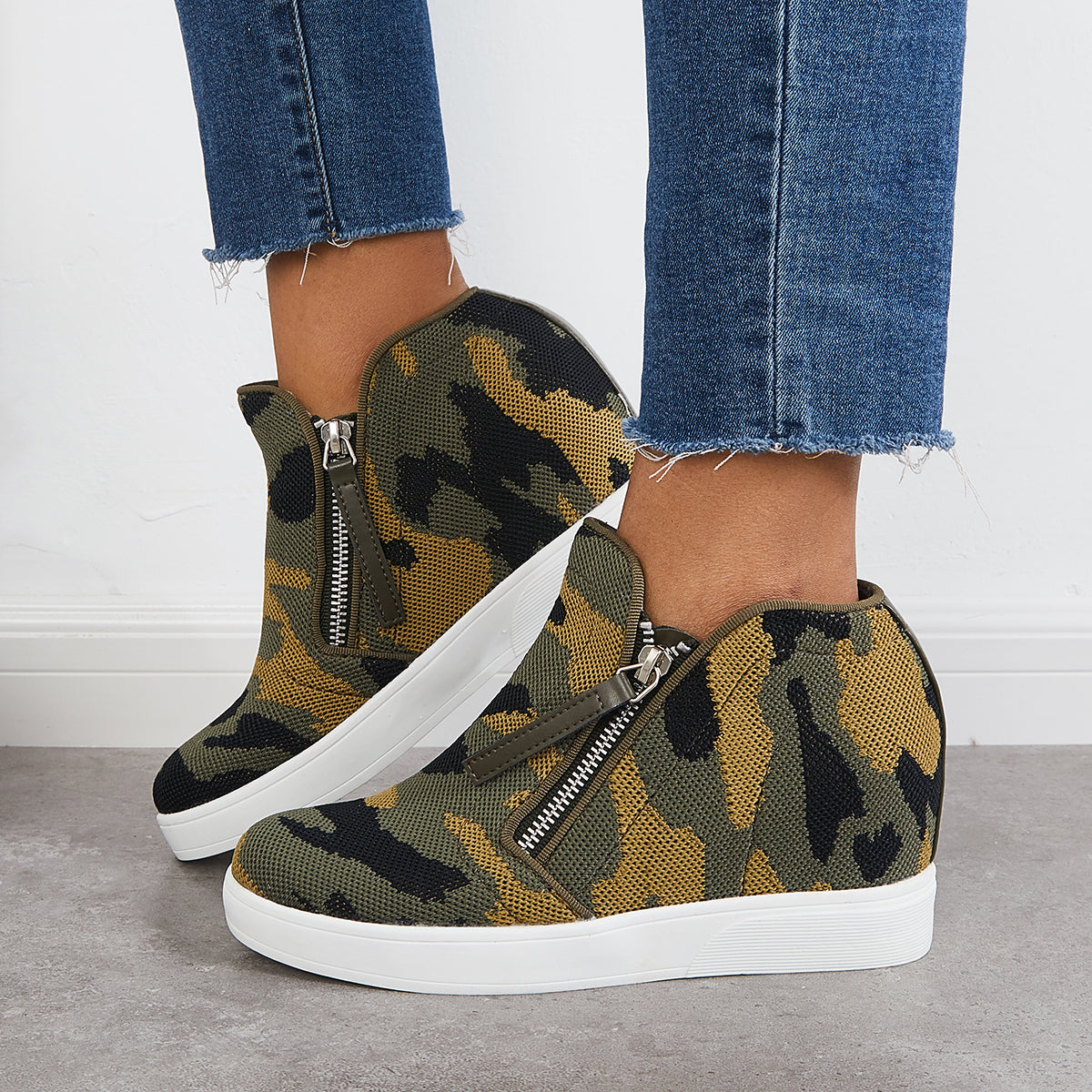 Classic Orthopedic Sneakers with Timeless Style