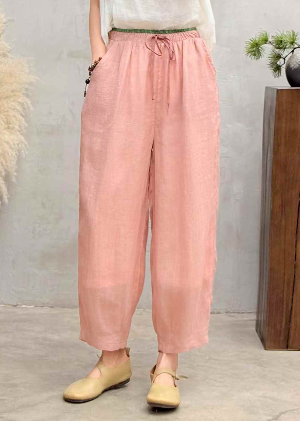 Effortlessly Elegant Trousers with a Timeless Design