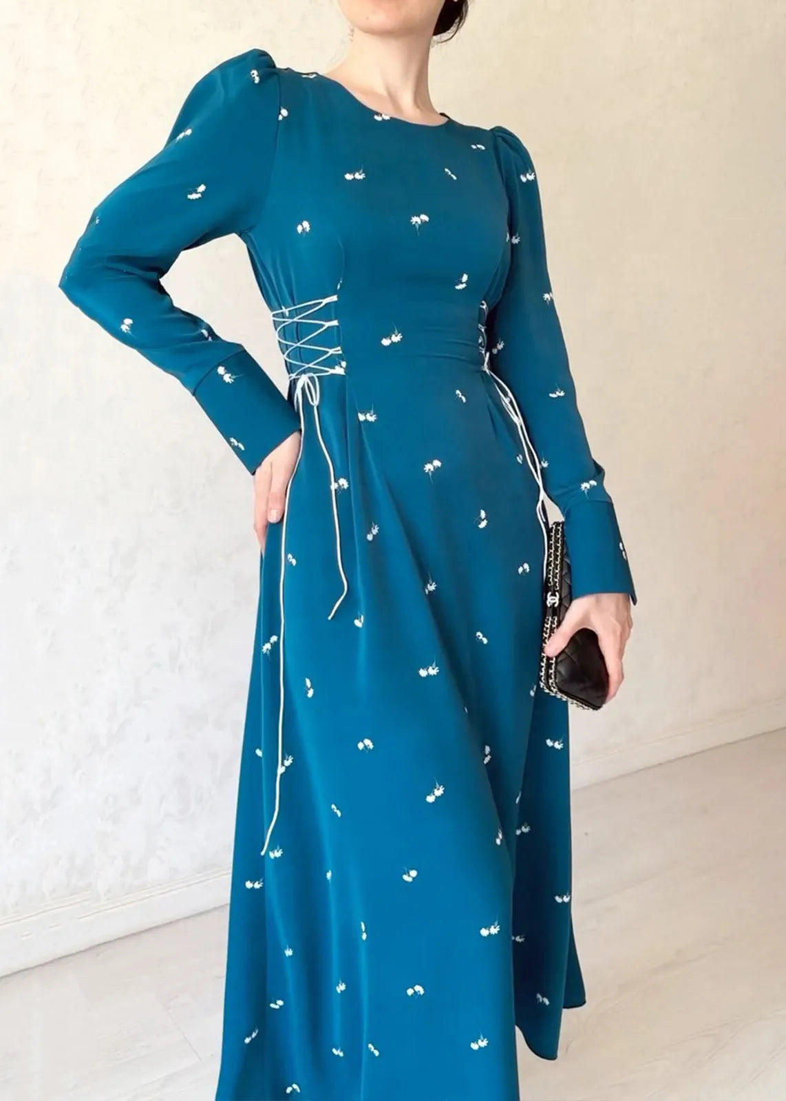 Well Tailored Dress with a Graceful Silhouette