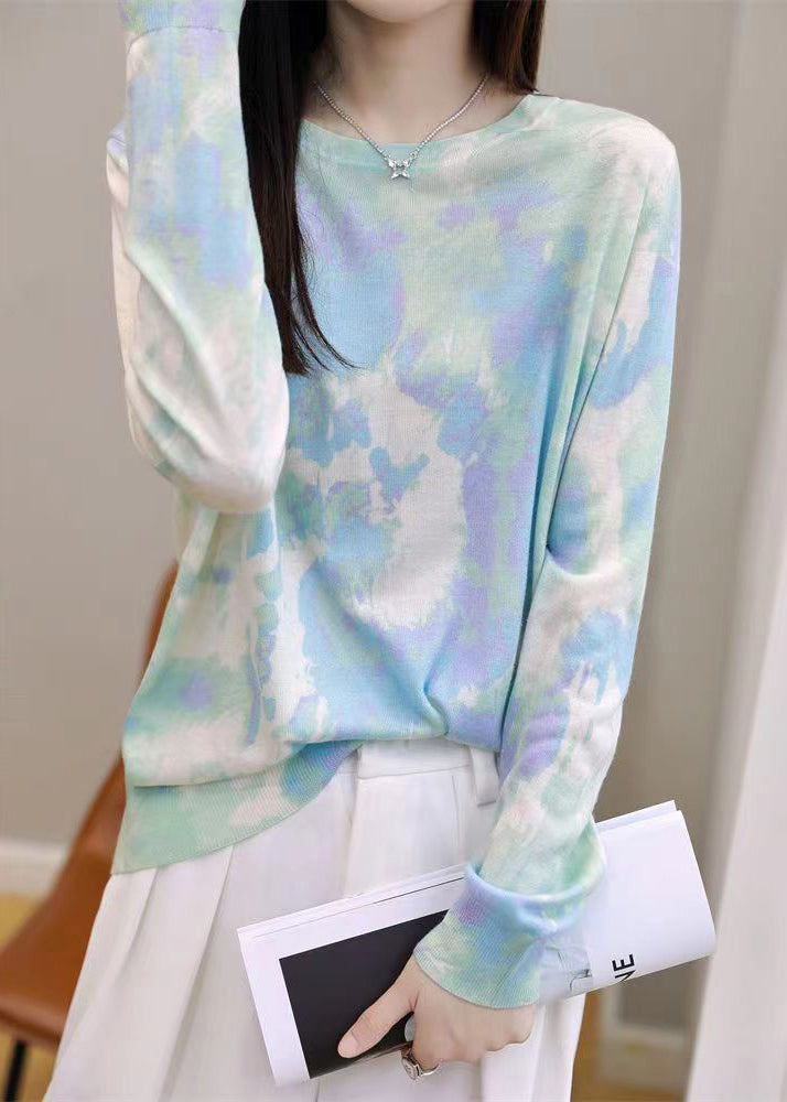 Effortlessly Elegant Top with a Timeless Design