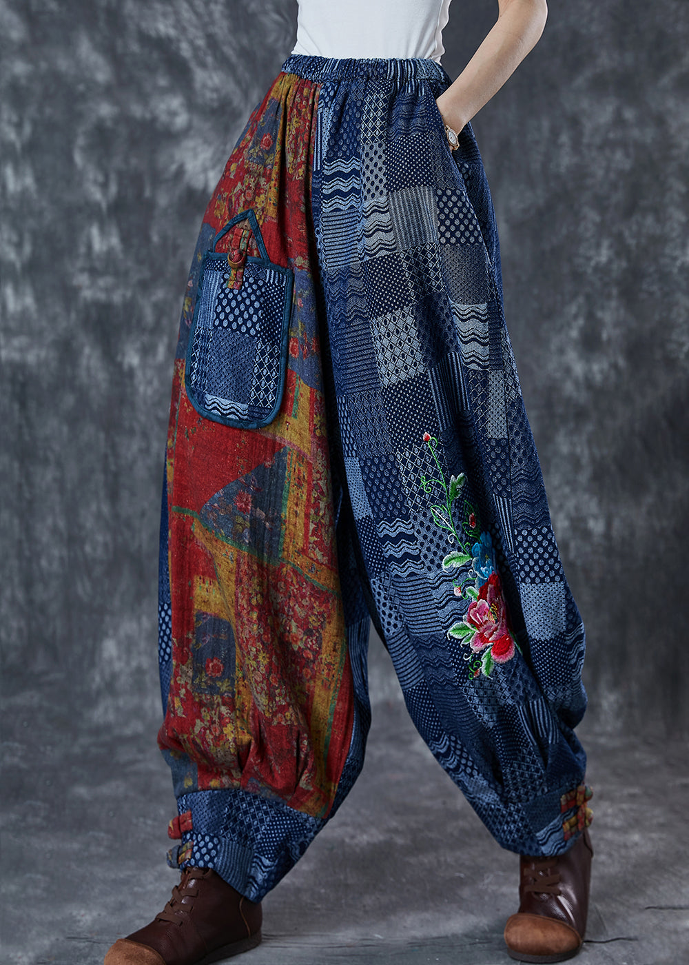 Effortlessly Elegant Pants with a Timeless Design