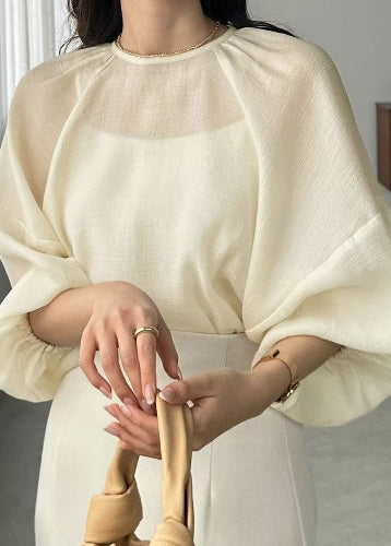 Well Tailored Top with a Graceful Silhouette
