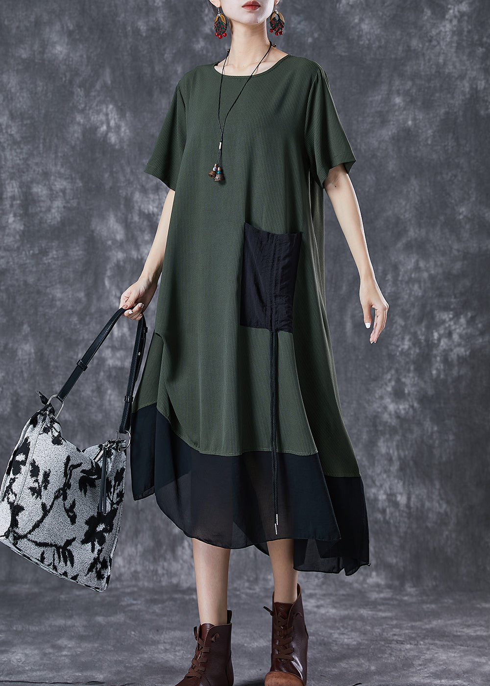 Beautifully Finished Dress in a Timeless Design