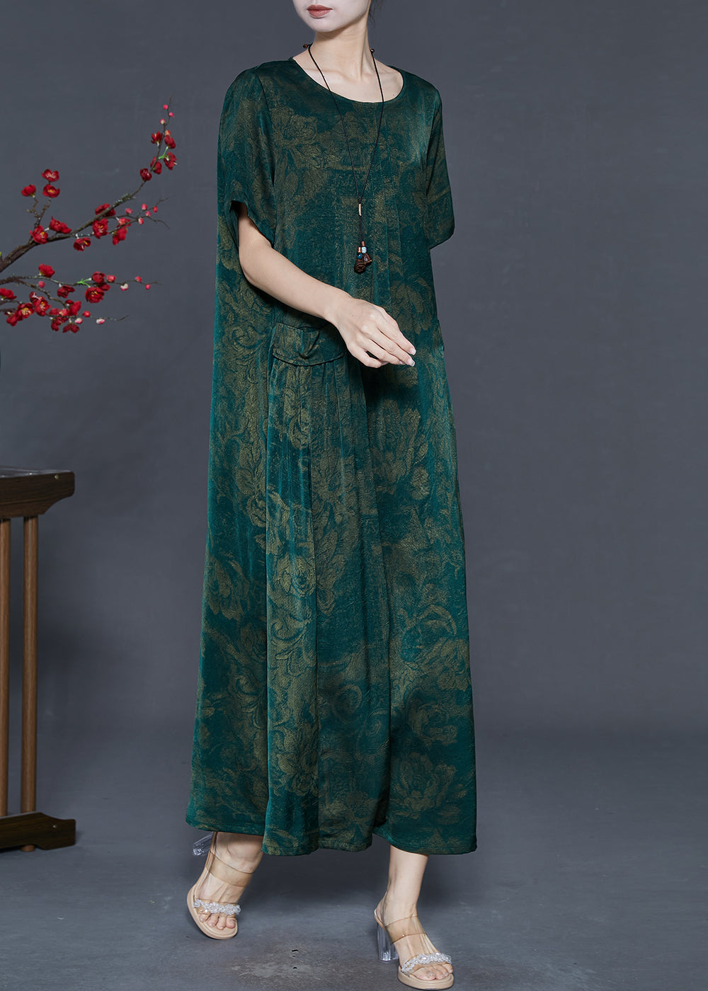 Well Tailored Dress with a Graceful Silhouette