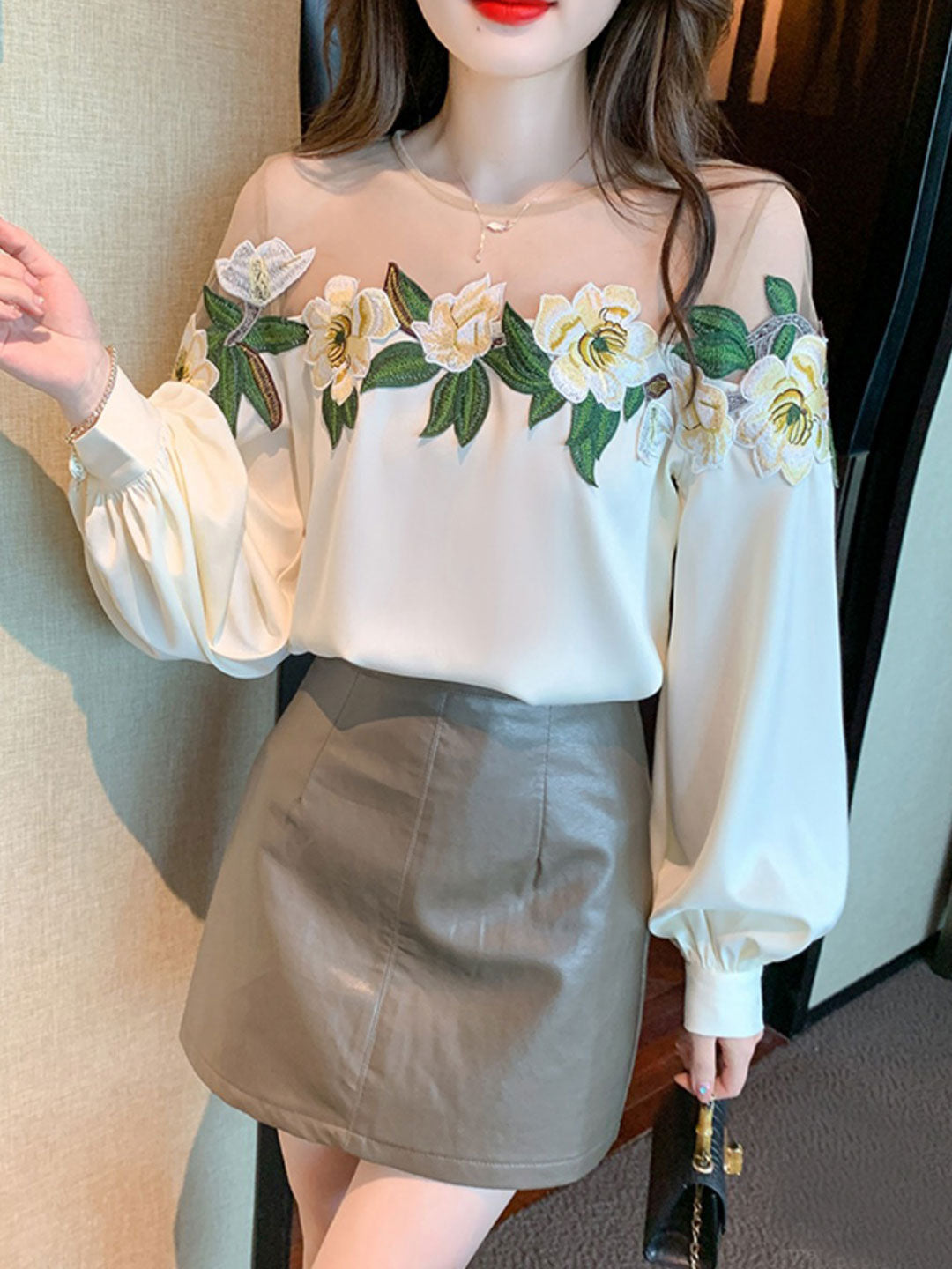 Effortlessly Elegant Blouse with a Timeless Design
