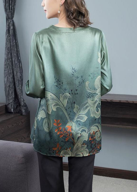 Well Tailored Top with a Graceful Silhouette