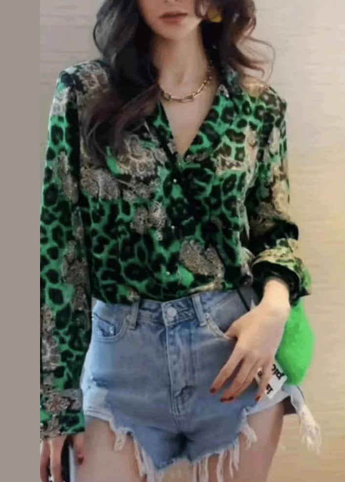 Sophisticated Blouse with a Clean Classic Look
