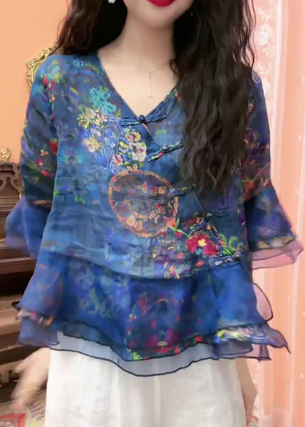 Effortlessly Elegant Blouse with a Timeless Design