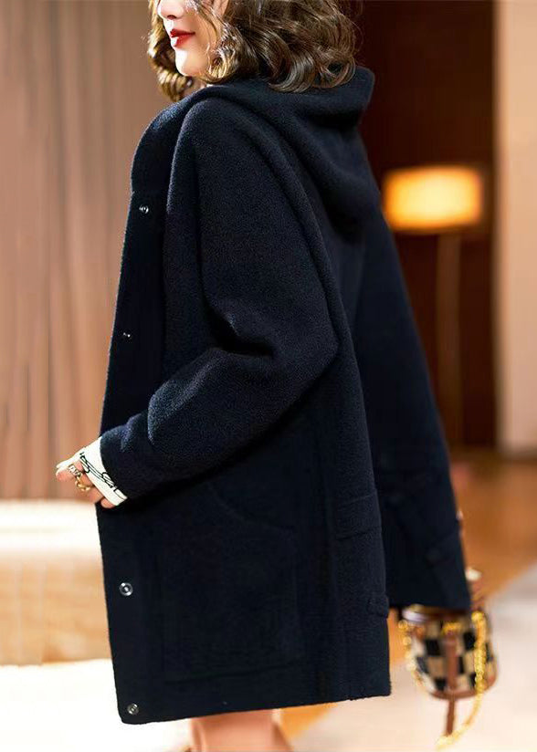 Effortlessly Elegant Coat with a Timeless Design