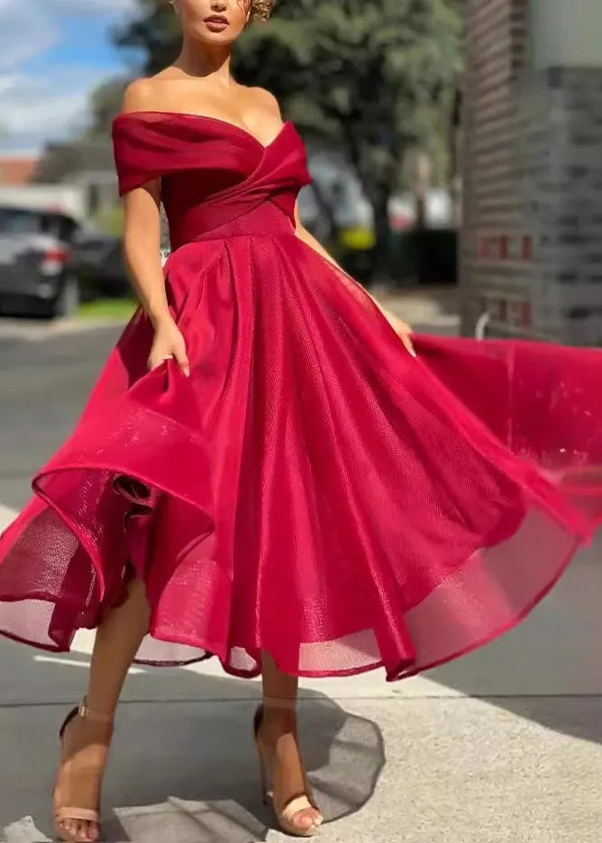 Well Tailored Dress with a Graceful Silhouette