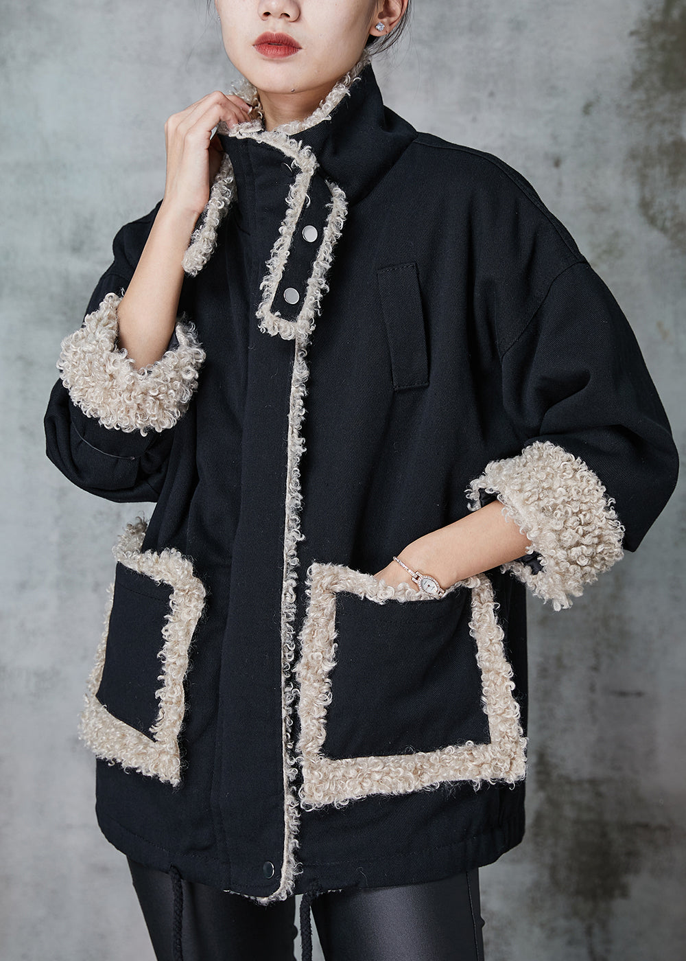 Well Tailored Coat with a Graceful Silhouette